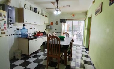 VENTA CASA DE 2 DORMI EN GRANADERO BAIGORRIA