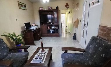 VENTA CASA DE 2 DORMI EN GRANADERO BAIGORRIA