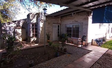 VENTA CASA DE 2 DORMI EN GRANADERO BAIGORRIA