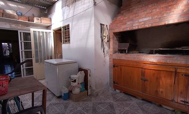 VENTA CASA DE 2 DORMI EN GRANADERO BAIGORRIA