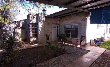 VENTA CASA DE 2 DORMI EN GRANADERO BAIGORRIA