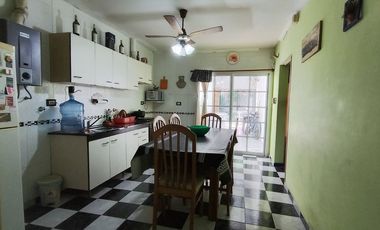 VENTA CASA DE 2 DORMI EN GRANADERO BAIGORRIA