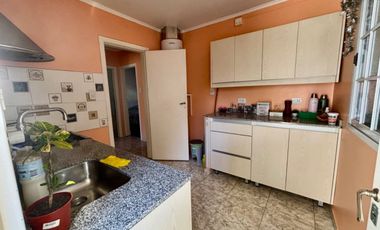 VENTA CASA 6 AMBIENTES MORON MULTIFAMILIAR