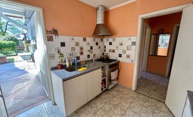 VENTA CASA 6 AMBIENTES MORON MULTIFAMILIAR