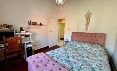 VENTA CASA 6 AMBIENTES MORON MULTIFAMILIAR