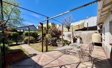VENTA CASA 6 AMBIENTES MORON MULTIFAMILIAR
