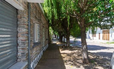 CASA EN VENTA 3 AMBIENTES BURZACO CON LOCAL