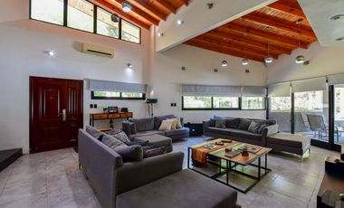 Casa en venta La Plata Los Naranjos quinta, pileta