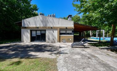 Casa en venta La Plata Los Naranjos quinta, pileta
