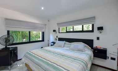 Casa en venta La Plata Los Naranjos quinta, pileta