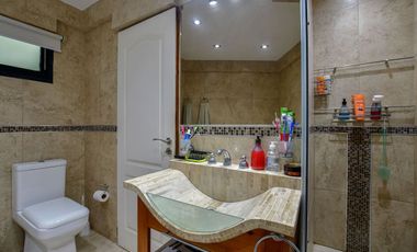 Casa en venta La Plata Los Naranjos quinta, pileta