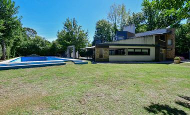 Casa en venta La Plata Los Naranjos quinta, pileta