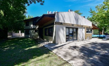 Casa en venta La Plata Los Naranjos quinta, pileta