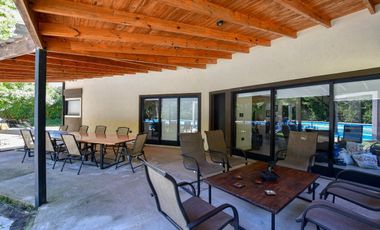 Casa en venta La Plata Los Naranjos quinta, pileta