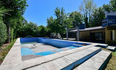 Casa en venta La Plata Los Naranjos quinta, pileta