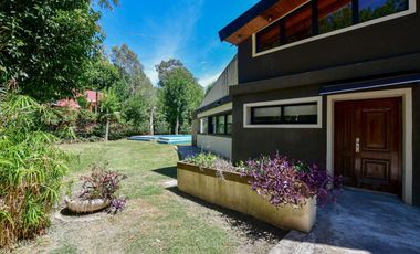 Casa en venta La Plata Los Naranjos quinta, pileta