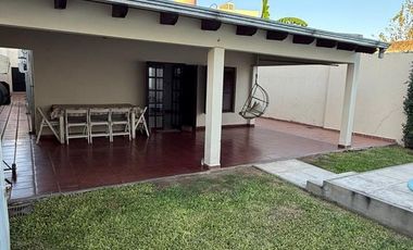 CASA CON PILETA EN VENTA ENTRE RIOS 1214 GOYA CTES