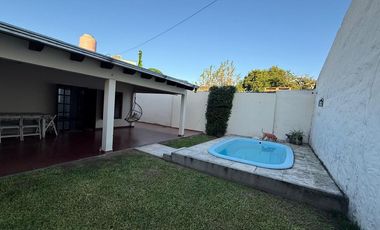 CASA CON PILETA EN VENTA ENTRE RIOS 1214 GOYA CTES