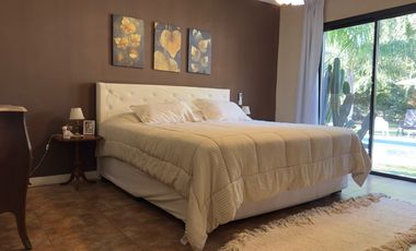 Casa en venta en barrio Alamo Alto-5 Amb-Galería-Pileta.