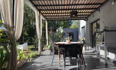 Casa en venta en barrio Alamo Alto-5 Amb-Galería-Pileta.