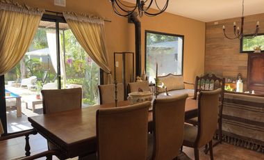 Casa en venta en barrio Alamo Alto-5 Amb-Galería-Pileta.
