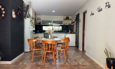 Casa en venta en barrio Alamo Alto-5 Amb-Galería-Pileta.