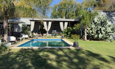 Casa en venta en barrio Alamo Alto-5 Amb-Galería-Pileta.