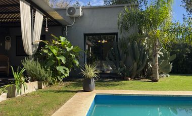 Casa en venta en barrio Alamo Alto-5 Amb-Galería-Pileta.