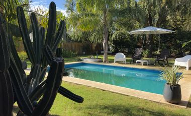 Casa en venta en barrio Alamo Alto-5 Amb-Galería-Pileta.