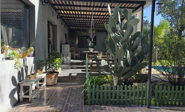 Casa en venta en barrio Alamo Alto-5 Amb-Galería-Pileta.