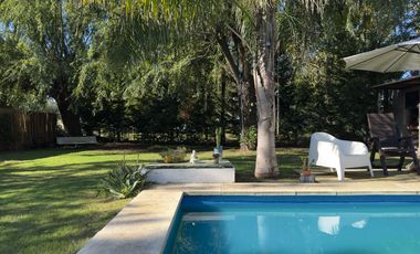 Casa en venta en barrio Alamo Alto-5 Amb-Galería-Pileta.