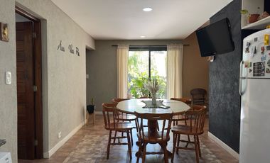 Casa en venta en barrio Alamo Alto-5 Amb-Galería-Pileta.