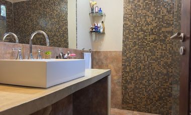 Casa en venta en barrio Alamo Alto-5 Amb-Galería-Pileta.