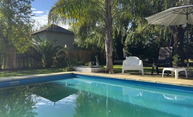 Casa en venta en barrio Alamo Alto-5 Amb-Galería-Pileta.