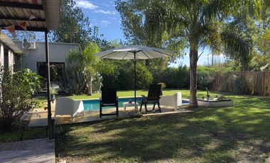 Casa en venta en barrio Alamo Alto-5 Amb-Galería-Pileta.