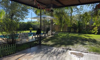 Casa en venta en barrio Alamo Alto-5 Amb-Galería-Pileta.