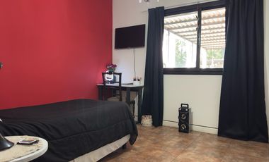 Casa en venta en barrio Alamo Alto-5 Amb-Galería-Pileta.