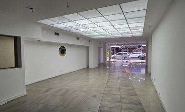 Local en Alquiler en Marcelo T de Alvear y Libertad.  Planta Baja: 6.60 x 22 m = 160 m².