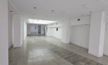 Local en Alquiler en Marcelo T de Alvear y Libertad.  Planta Baja: 6.60 x 22 m = 160 m².