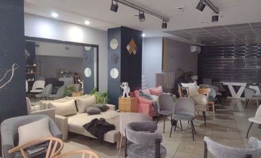Local en Alquiler en Marcelo T de Alvear y Libertad.  Planta Baja: 6.60 x 22 m = 160 m².