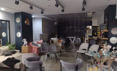 Local en Alquiler en Marcelo T de Alvear y Libertad.  Planta Baja: 6.60 x 22 m = 160 m².