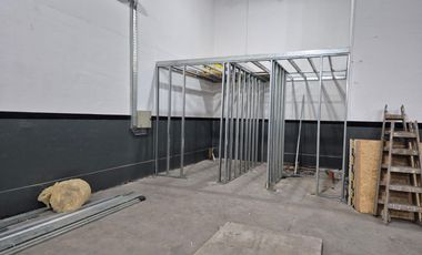 DEPOSITO DE 490 M2 EN INMEJORABLE UBICACION SOBRE PANAMERICANA OLIVOS