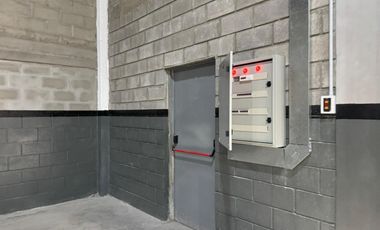 DEPOSITO DE 490 M2 EN INMEJORABLE UBICACION SOBRE PANAMERICANA OLIVOS