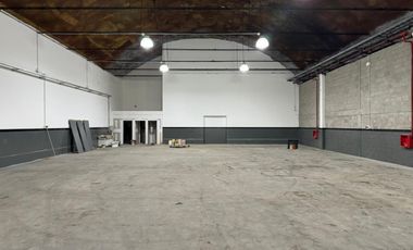 DEPOSITO DE 490 M2 EN INMEJORABLE UBICACION SOBRE PANAMERICANA OLIVOS