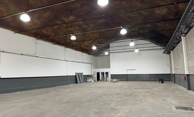 DEPOSITO DE 530 M2 EN INMEJORABLE UBICACION SOBRE PANAMERICANA OLIVOS