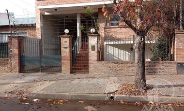 Cochera cubierta    en planta  baja   en Venta  en San Isidro
