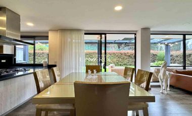 Encantadora Casa Carbonero, en exclusivo conjunto privado