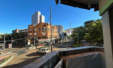 ALQUILER | OFICINA EN MICROCENTRO – ESQUINA COLÓN Y BOLÍVAR