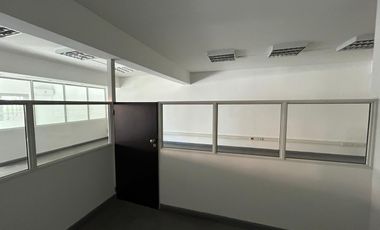 ALQUILER | OFICINA EN MICROCENTRO – ESQUINA COLÓN Y BOLÍVAR