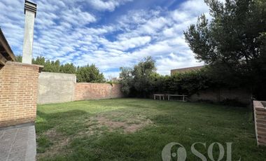 En Alquiler Casa 3 dormitorios - B° Manzanar - Cipolletti